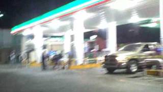 Ejecutan a dos en gasolinera de Hermosillo [upl. by Neelrak]