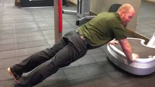 Muscle Activation Demonstration by using Vibration Technology with the Power Plate  Pro Physio [upl. by Inalial]