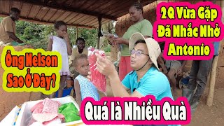 Gia đình châu Phi nhận cơn mưa món quà từ Việt Nam2Q vlogs cuộc sống châu phi [upl. by Ahsienel]