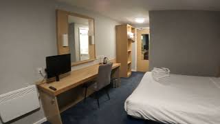 Review  Travelodge at Heathrow Heston M4 Westbound  transport guide between hotel and Heathrow [upl. by Adama]