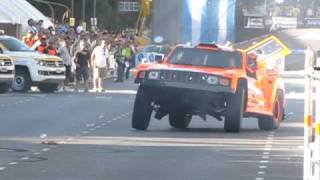 DAKAR 2011  ROBBY GORDON  show en largada buenos aires [upl. by Eisler820]