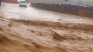 فيضانات قوية تجتاح إقليم طاطا بالمغرب اليوم  شاهد السيول الجارفة ⛈️⛈️⛈️ [upl. by Hannan]