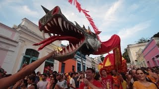 Bloco Eu Acho é Pouco anima as ladeiras de Olinda [upl. by Belita]