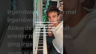 Fynn Kliemann spielt Piano amp sucht Song🤯🎶  Instagram Story vom 28092020 [upl. by Eriam]