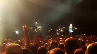 Lukin  Pearl Jam Eddie stops the show at Wrigley and yells at an abusive fan  Mind your manners [upl. by Clyde245]