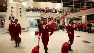 Flash Mob At Delhi Airport  Holi Celebration By Spice Jet Crew  Holi Dance At Delhi Airport [upl. by Suicul710]