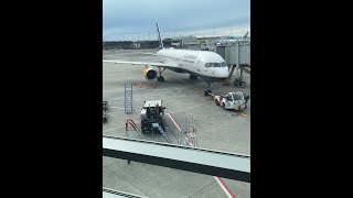 Icelandair B757200 Economy Class Flight Review Vancouver  ReykjavikKeflavik [upl. by Ahcilef]