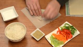 Vietnamese loempia vouwen  How to fold a spring roll [upl. by Bloom]