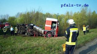 Speiseöl LKW umgekippt Abfahrt A 61 auf die A6 am Frankenthaler Kreuz [upl. by Tlaw]