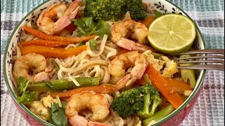 Nouilles Sautées aux Crevettes et aux Légumes Recette Facile et Rapide [upl. by Killoran]