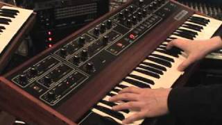 SEQUENTIAL CIRCUITS PROPHET5 REV 2 PROGRAMMABLE POLYPHONIC ANALOGUE SYNTHESIZER [upl. by Aromas]