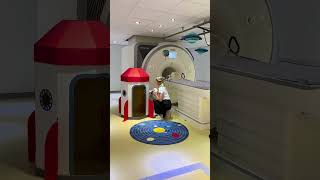 Onderzoeker tovert ruimte MRI scanner om tot ruimtestation [upl. by Lidah]