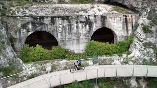 Der quotschwebende Radwegquot bei Limone sul Garda [upl. by Ynatsyd510]