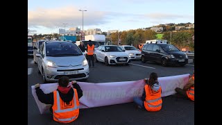 La M7 bloquée à Lyon par les militants écologistes de Dernière Rénovation [upl. by Hunt303]