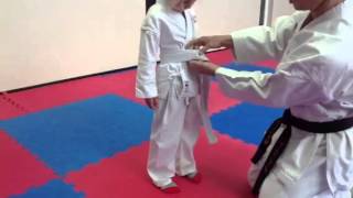 Karate Gürtelbinden  how to tie the belt [upl. by Anhcar990]