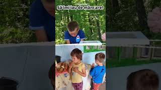 😭 România uite copiii tăi👦 Un copil care muncește ca să cumpere de mâncare fraților lui [upl. by Olshausen538]