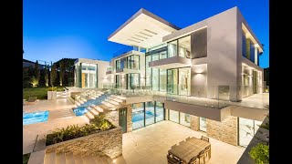 Contemporary villa located in the most noble area of the Golden Triangle in Quinta do Lago [upl. by Assenay]