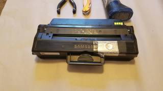 How To Replace The Chip in MLTD115L Toner for Samsung Xpress Printers [upl. by Cutlor]