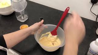 How to make gold buttercream frosting [upl. by Avehstab801]