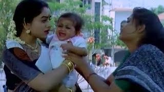 Intlo Illalu Vantintlo Priyuralu Scenes  Venkatesh amp Soundarya adopt a child  Venkatesh [upl. by Glinys]