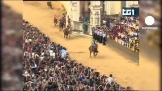 Palio Siena vince lOca polemica dopo morte cavallo [upl. by Abeu]