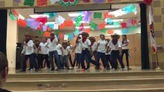 El mariachi loco quiere bailar 201516 sixth graders Sunset Elementary [upl. by Cirdes]