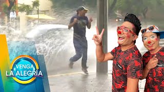 ¡Splash 🌊 Aprovechando las lluvias Los Destrampados se dejan empapar  Venga la Alegría [upl. by Caia20]