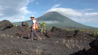 Salvadoreños en alerta por actividad del volcán Chaparrastique [upl. by Essila]