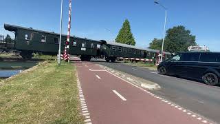 Spoorwegovergang Stadskanaal  Dutch railroad crossing [upl. by Prior]