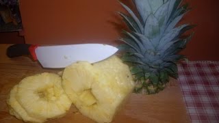 Comment découper un ananas  Technique de cuisine [upl. by Gussy]