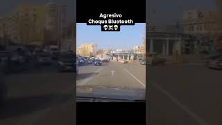 Cada vez los coches vienen más actualizados🤣😱choque bluethooth comedia autos humor [upl. by Nnaecyoj659]