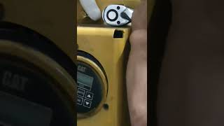 Pyrometer Cat 3516servicegenset [upl. by Lhadnek]