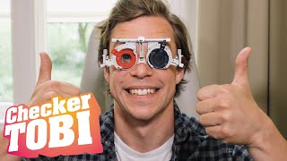 Der AugenCheck  Reportage für Kinder  Checker Tobi [upl. by Emawk]