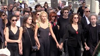 Sonia Rykiel hearse arriving with family and guests at her funeral ceremony at Paris cemetery [upl. by Nancey753]