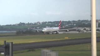 Décollage piste 32 Airbus A 340300 Air Mauritius 295 FMEERUN [upl. by Nylra]