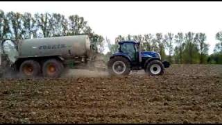 New Holland T7070 aan het bemesten met joskin quadra 22500L [upl. by Erkan]