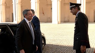 Crisi di governo larrivo di Draghi al Quirinale per il colloquio con Mattarella [upl. by Osi]