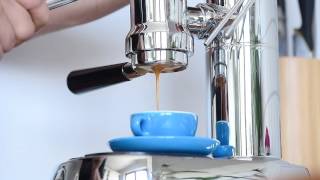 Bottomless Portafilter Extraction  La Pavoni Europiccola [upl. by Scotti]