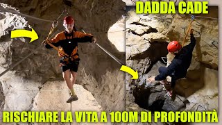 RISCHIARE LA VITA A 100 METRI DI PROFONDITÀ  DADDA SI LASCIA CADERE E RIMANE SOSPESO NEL VUOTO [upl. by Norahs]