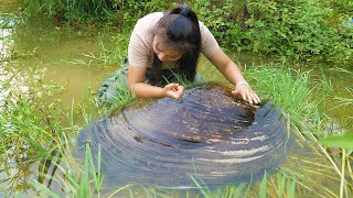 I awakened the pearl clam that had been sleeping for a hundred years and it brought me great wealth [upl. by Ransome]