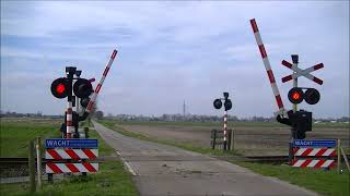 Spoorwegovergang Zuidbroek Muntendam  Dutch railroad crossing [upl. by Zavras]