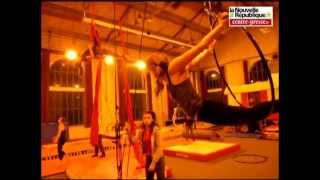 VIDEO Châtellerault  grands enfants à lécole de cirque [upl. by Anirtruc349]