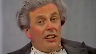 Les Patterson Dame Edna Everage amp Barry Humphries interviews Parkinson 1982 [upl. by Ydne]