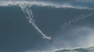 Weltrekord auf der WahnsinnsWelle  Surfer rides 90 foot wave  World Record  Garrett McNamara [upl. by Carree19]