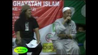 Ustaz Azhar Idrus 2012 Nyanyi Lagu XPDC [upl. by Frederique273]