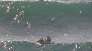 Extreme surfboat rowing in lifesaver relay Kurrawa Beach 2011 [upl. by Ralyks557]