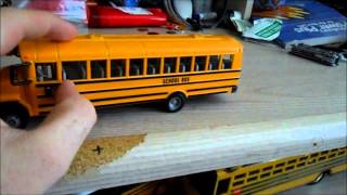 Siku School Bus Thomas Freightliner Fs65 and Keychain Unboxing [upl. by Faustena]