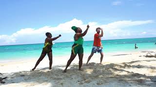 How To  WILLIE BOUNCE Dancehall Move  Latonya Style  Dance Class on the Beach [upl. by Susana]