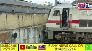 CHARMINAR EXPRESS TRAIN DERAILED AT NAMPALLY RAILWAY STATION HYDERABAD LARGE NUMBERS OF PASSENGERS [upl. by Sharleen]