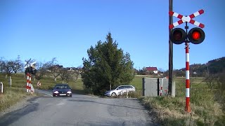 Spoorwegovergang Chełmiec PL  Railroad crossing  Przejazd kolejowy [upl. by Gertie459]